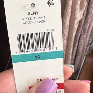 SLNY Black elegant, sleeveless sheath silhouette dress
